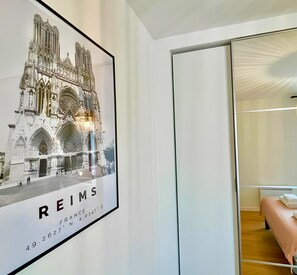 3 bedrooms, iron/ironing board, travel cot, Internet