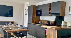 Fridge, microwave, oven, stovetop - L'Éclat Champenois - Gare/Arena (Reims)