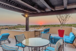 Outdoor dining - Casita18: Your Luxurious Getaway in Diamante’s Golf Paradise (Cabo San Lucas)