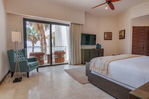 1 bedroom, in-room safe, iron/ironing board, WiFi - Studio OCR #202: A Luxurious Beachfront Escape (Cabo San Lucas)
