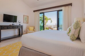 3 slaapkamers, een kluis op de kamer, een strijkplank/strijkijzer, wifi