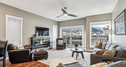 LUXURY SPACIOUS CANMORE HOME, GREAT VIEWS, 5,min WALK TO DOWN TOWN