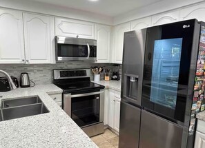 Mikrowelle, Ofen, Herdplatte, Geschirrspüler