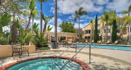 Cozy 1-bedroom pet friendly resort style living in San Diego UTC/lajollla