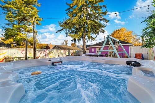 Hot Tub, Game Room, Near Hershey, Candy Theme, Unique
