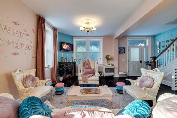 TV, fireplace, table football, books - Hot Tub, Game Room, Near Hershey, Candy Theme, Unique (Annville)