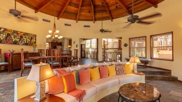 House, Ensuite, Sea View (Luxury Seaside Villa) | Interior