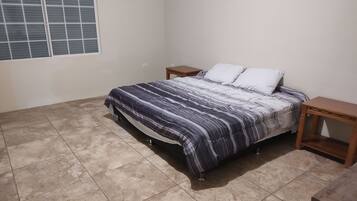 3 Schlafzimmer, BĂŒgeleisen/BĂŒgelbrett, WLAN, BettwĂ€sche