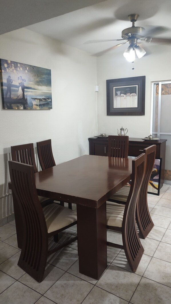 Dining - Valle del Sol (Juárez)