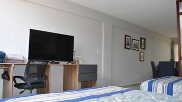 1 habitación, tabla de planchar con plancha, wifi y ropa de cama