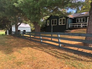 Property grounds -  Charming Rhinebeck Cottage, 5 min. from town, King Bed! (Rhinebeck)