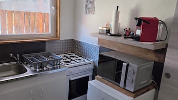 Kühlschrank, Ofen, Herdplatte, Wasserkocher