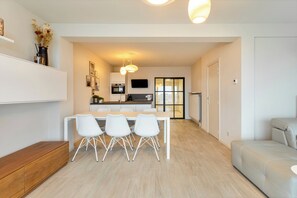 Dining - Flat in Blankenberge by Marina and Beach (Blankenberge)