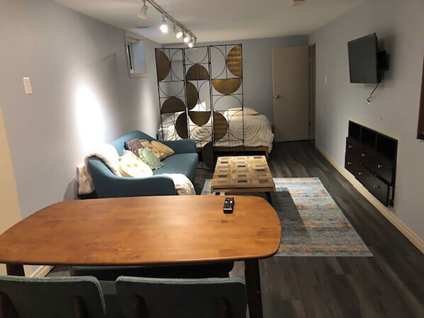 1 habitación, tabla de planchar con plancha, wifi y ropa de cama 