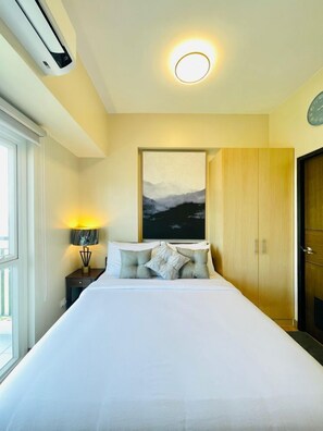 Iron/ironing board, bed sheets, wheelchair access