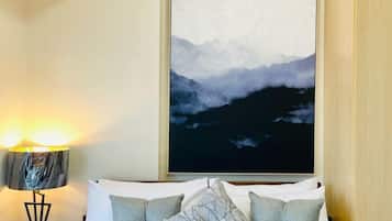 Iron/ironing board, bed sheets, wheelchair access