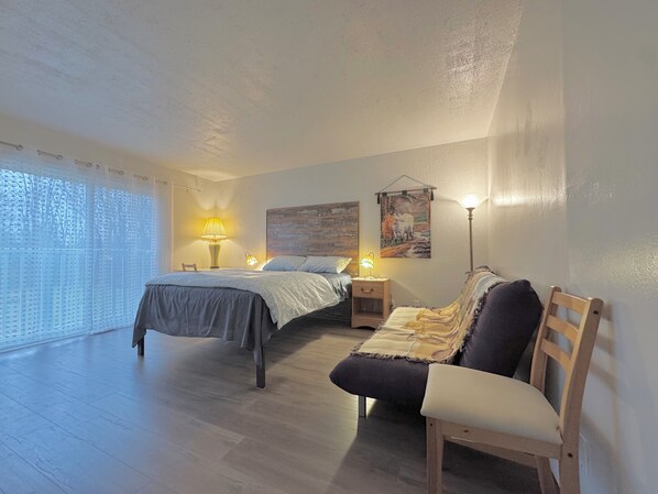 4 bedrooms, desk, iron/ironing board, free WiFi