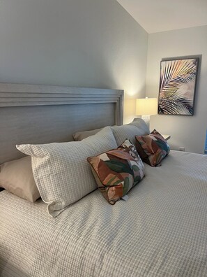 2 bedrooms, desk, iron/ironing board, WiFi
