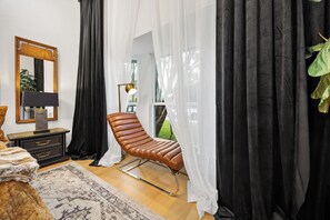 Interior - Luxury Home w Pool, Chef's Kitchen, Massage Chairs (Dallas)