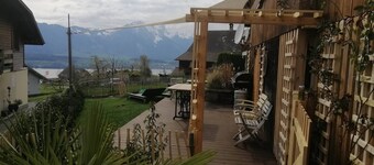 Chalet "Niesenblick" with views of the lake, Jungfrau, Mönch and Eiger 