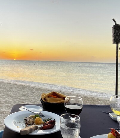 Carefree holiday in a luxury villa with an infinity pool, great view (no-smoke)