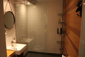 Dusche, Whirlpool, Haartrockner, Handtücher