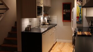 Private kitchen - Cozy Chalet Near Mont-Sainte-Anne | Sleeps 8–10 | Fireplace | EV Charger (Saint-Ferreol-les-Neiges)