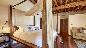 6 bedrooms, individually furnished