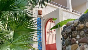 Unclassified image, 4 of 26, button - Regio - Casa MoJo's spacious 2BR, kitchen, pool (Sayulita)