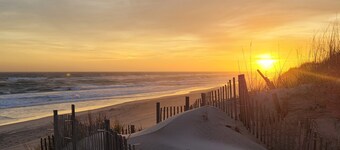 Island Time is an enchanting oceanfront cottage perfect for couples