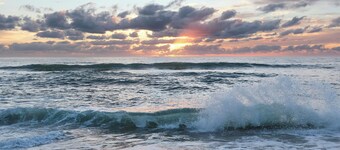 Island Time is an enchanting oceanfront cottage perfect for couples