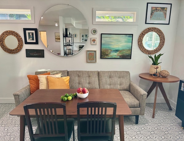 Dining - 🍃 Savannah Spruce Cottage - Private Driveway - Minutes to Historic Downtown 🍃 (Savannah)