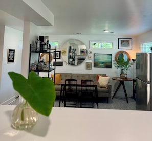 Interior - 🍃 Savannah Spruce Cottage - Private Driveway - Minutes to Historic Downtown 🍃 (Savannah)