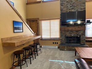 Dining - NEW! Lakeside, spacious, modern 2BR - sleeps up to 8 (Keystone)