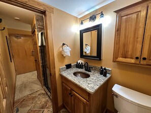 Ducha, secador de pelo, toallas