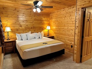 2 bedrooms, WiFi - NEW! Lakeside, spacious, modern 2BR - sleeps up to 8 (Keystone)