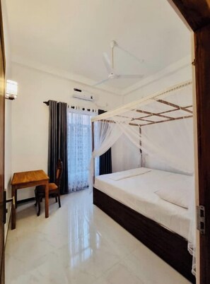 1 chambre, fer et planche à repasser, Wi-Fi, literie fournie