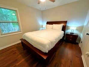 3 bedrooms, iron/ironing board, WiFi, bed sheets