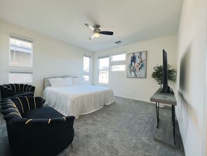 3 室のベッドルーム、アイロン / アイロン台、WiFi