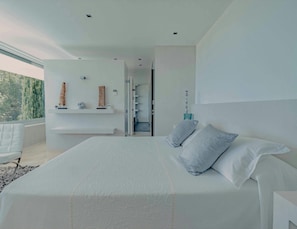 6 bedrooms - Modern Villa With Indoor Pool (Sant Josep de sa Talaia)