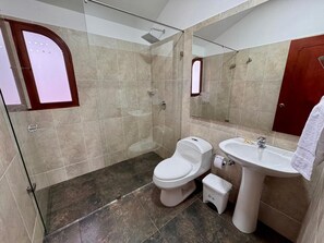 스탠다드 캐빈, 발코니, 산 전망 | 욕실 | 타월, 비누, 화장지