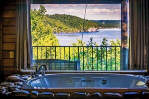 Interior - Lake View Honeymoon Log Cabin (Garfield)