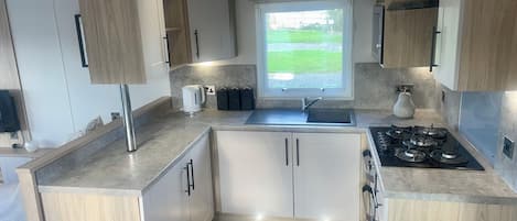 Chalet | Private kitchen | Fridge, microwave, oven, stovetop