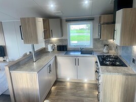 Chalet | Private kitchen | Fridge, microwave, oven, stovetop