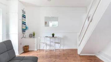 Apartment | Living area | TV