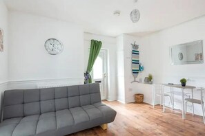 Apartment | Living area | TV