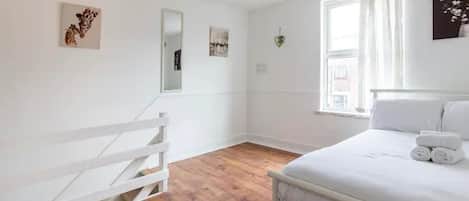 Departamento | 1 habitación, tabla de planchar con plancha, wifi gratis y ropa de cama