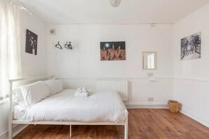 1 bedroom, iron/ironing board, free WiFi, bed sheets - Cheerful Maisonette in the Heart of Orrell Park (Liverpool)
