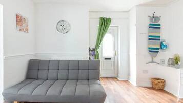 Apartment | Living area | TV