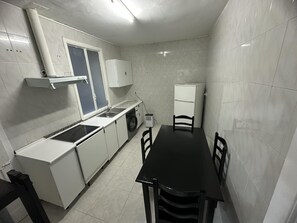 Apartment | Eigene Küche | Kühlschrank, Mikrowelle, Herdplatte, Toaster